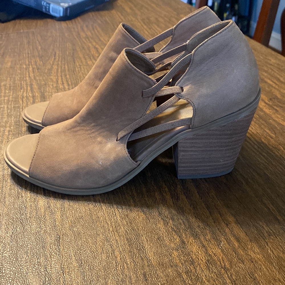 SUSINA Suede Ankle Boots w Open Toe, 7.5